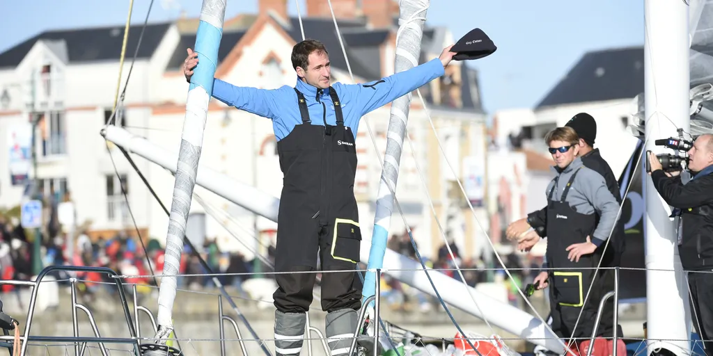 Channel ambiance with Morgan Lagraviere (FRA), skipper Safran, start of the Vendee Globe, in Les Sables d'Olonne, France, on November 6th, 2016 - Photo Olivier Blanchet / DPPI / Vendee Globe

Ambiance chenal avec Morgan Lagraviere (FRA), skipper Safran, d