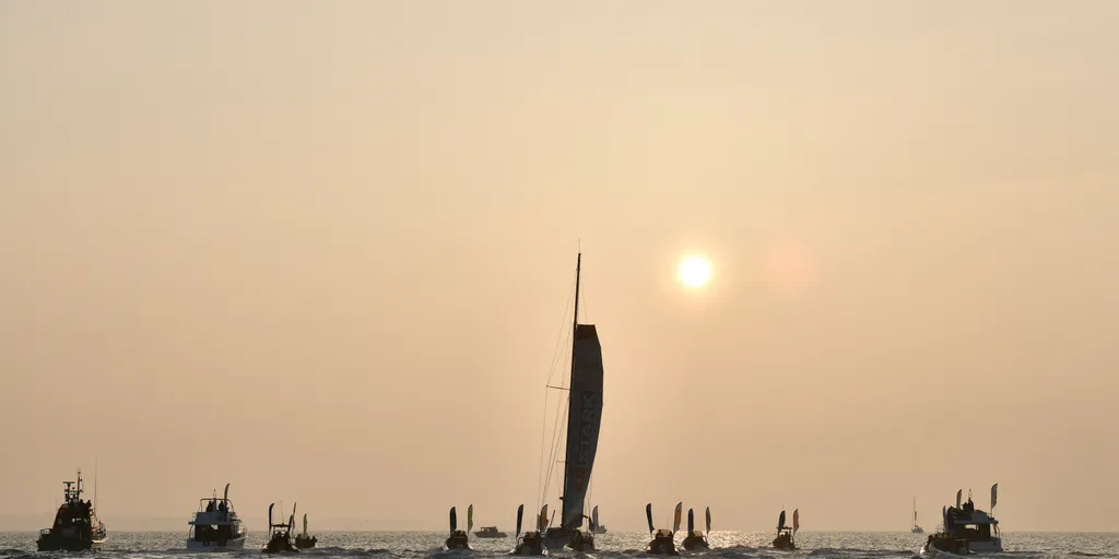 Arrivée d'Ari Huusela au soleil levant dans la baie des Sables d'Olonne