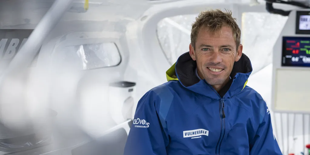 LORIENT, FRANCE - 2 SEPTEMBRE 2024 : Le skipper de VULNERABLE, Thomas Ruyant (FRA), est photographié le 2 septembre 2024 à Lorient, France. (Photo par Pierre Bouras / TR Racing)