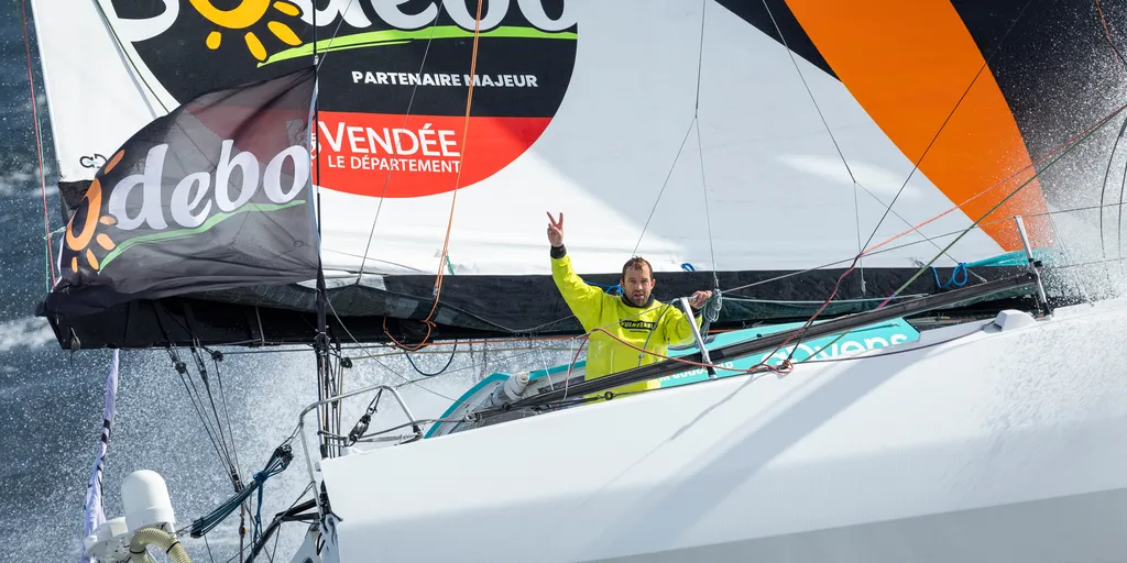LORIENT, FRANCE - 27 SEPTEMBRE 2024 : Le skipper de VULNERABLE, Sam Goodchild (GBR), à l'entraînement, le 27 septembre 2024 au large de Groix, France - Photo Pierre Bouras