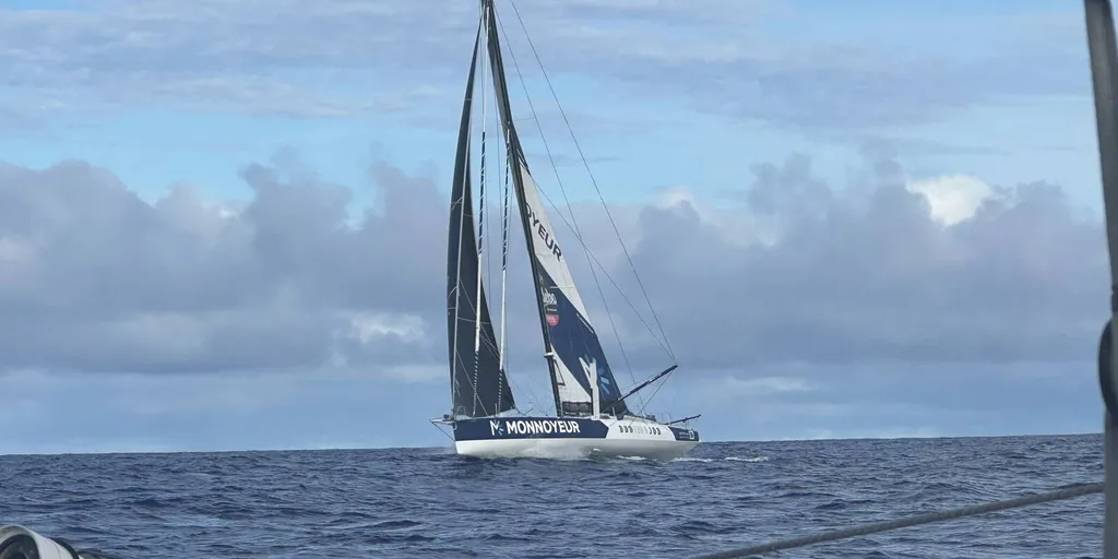 Sébastien Simon surpasses successive 24hr speed marks during