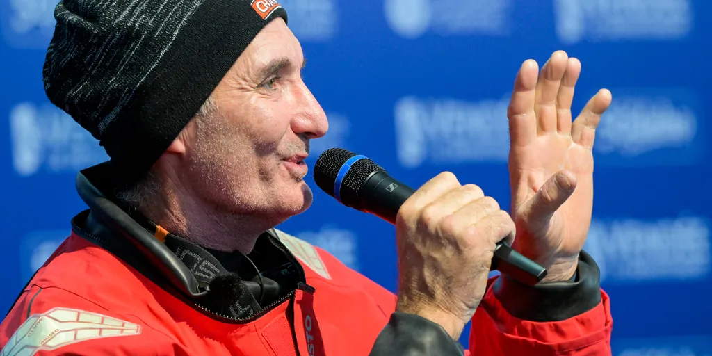 LES SABLES D'OLONNE, FRANCE - 24 JANVIER 2025 : Jérémie Beyou (FRA), skipper de Charal, est photographié sur scène après avoir pris la 4e place du Vendée Globe, le 24 janvier 2025 aux Sables d'Olonne, France - (Photo by Olivier Blanchet / Alea)