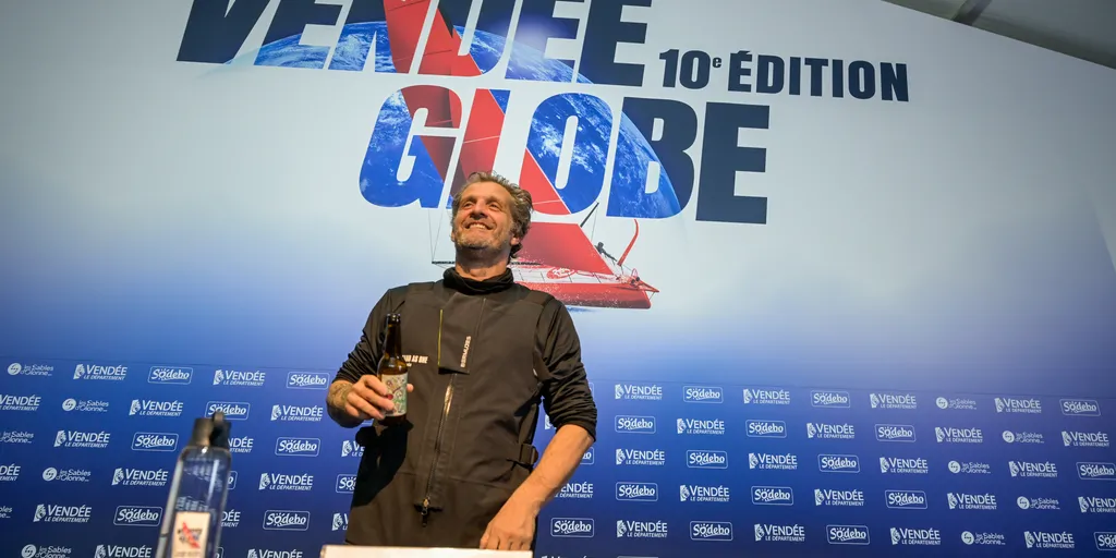 LES SABLES D'OLONNE, FRANCE - 12 FEVRIER 2025 : STAND AS ONE - Le skipper d'Altavia Eric Bellion (FRA) est photographié lors de sa conférence de presse après avoir terminé le Vendée Globe hors course, le 12 février 2025 aux Sables d'Olonne, France - (Photo by Fred Olivier / Nefsea / Alea)