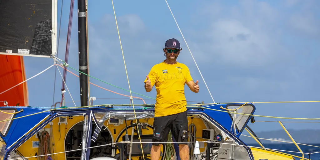 LE MARIN, MARTINIQUE - 12 FEVRIER 2025 : Arnaud Boissières (FRA), skipper de La Mie Caline, arrive au Marin, Martinique, sous gréement de fortune après un démâtage lors du Vendée Globe, le 12 février 2025 aux Sables d'Olonne, France - (Photo Marc Marsillon / Vendée Globe)