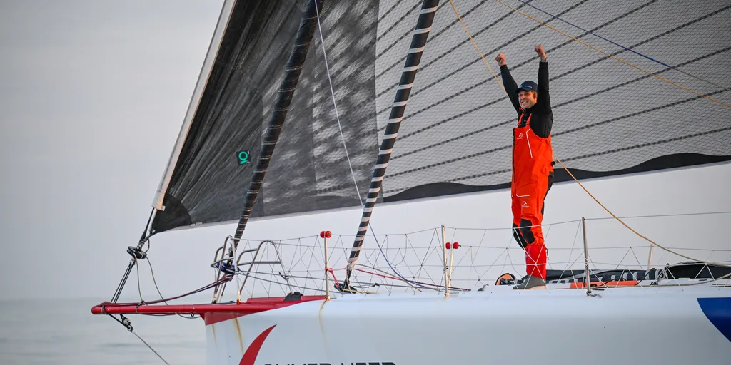 LES SABLES D'OLONNE, FRANCE - 17 FEVRIER 2025 : Tut Gut. Le skipper Oliver Heer (SUI) fête sa 29ème place dans le Vendée Globe par un temps très calme, le 17 février 2025 aux Sables d'Olonne, France - (Photo Jean-Louis Carli / Alea)