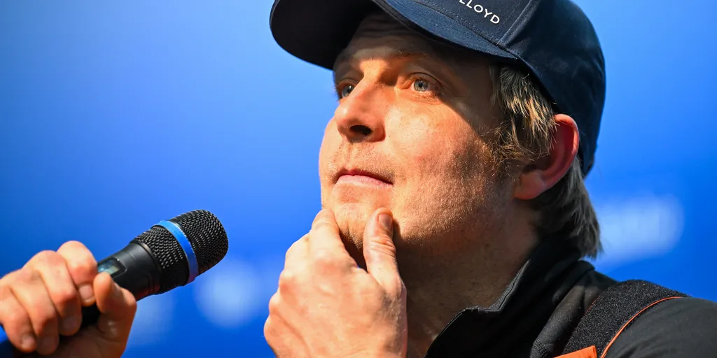 LES SABLES D'OLONNE, FRANCE - 17 FEVRIER 2025 : Tut Gut. Le skipper Oliver Heer (SUI) est photographié lors de sa conférence de presse après avoir pris la 29e place du Vendée Globe, le 17 février 2025 aux Sables d'Olonne, France - (Photo by Vincent Curutchet / Alea)