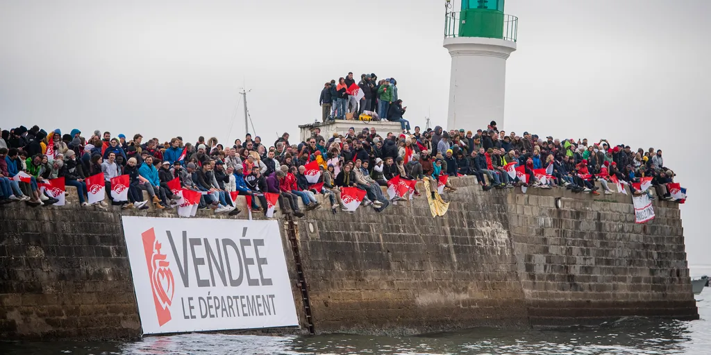 LES SABLES D'OLONNE, FRANCE - NOVEMBER 10, 2024: The crowd is photographed in the channel before start of the Vendee Globe, on November 10, 2024 in Les Sables d'Olonne, France - (Photo by Bernard Le Bars / Alea)