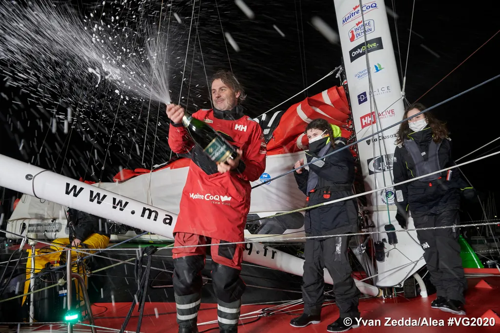 Le skipper Yannick Bestaven, Maitre Coq, est photographié avec du champagne lors de l’arrivée de la course du Vendee Globe, le 28 Janvier 2021