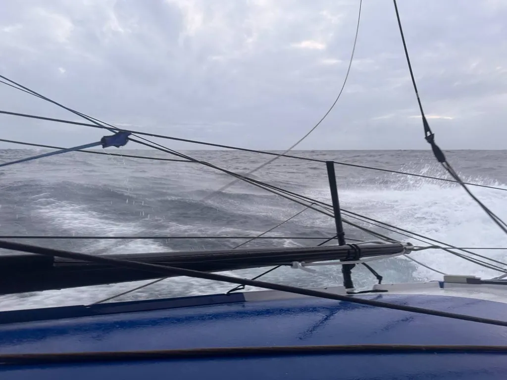 CARRERA, 01 DE DICIEMBRE DE 2024: Foto enviada desde el barco MACIF Santé Prévoyance durante la regata Vendée Globe el 1 de diciembre de 2024. (Foto del patrón Charlie Dalin)