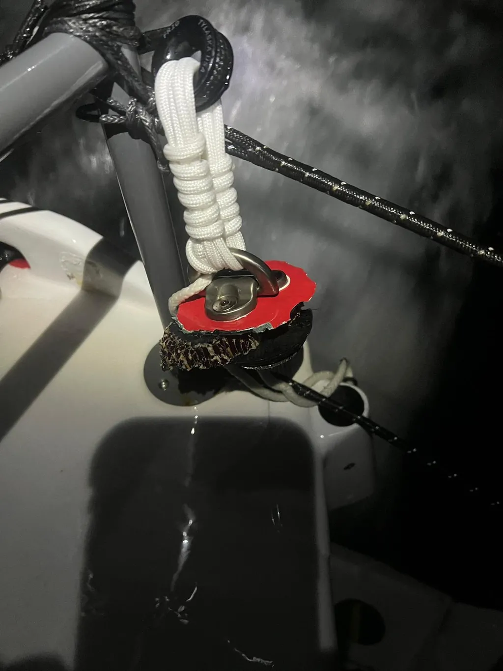 COURSE, 14 DÉCEMBRE 2024 : Photo envoyée depuis le bateau Groupe APICIL lors de la course à la voile du Vendée Globe le 14 décembre 2024. (Photo du skipper Damien Seguin)