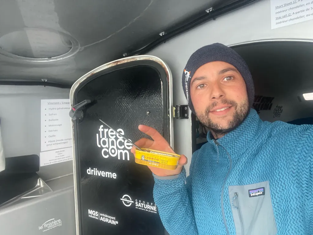 COURSE, 19 DÉCEMBRE 2024 : Photo envoyée depuis le bateau Freelance.com lors de la course à la voile du Vendée Globe le 19 décembre 2024. (Photo du skipper Guirec Soudée) alimentation