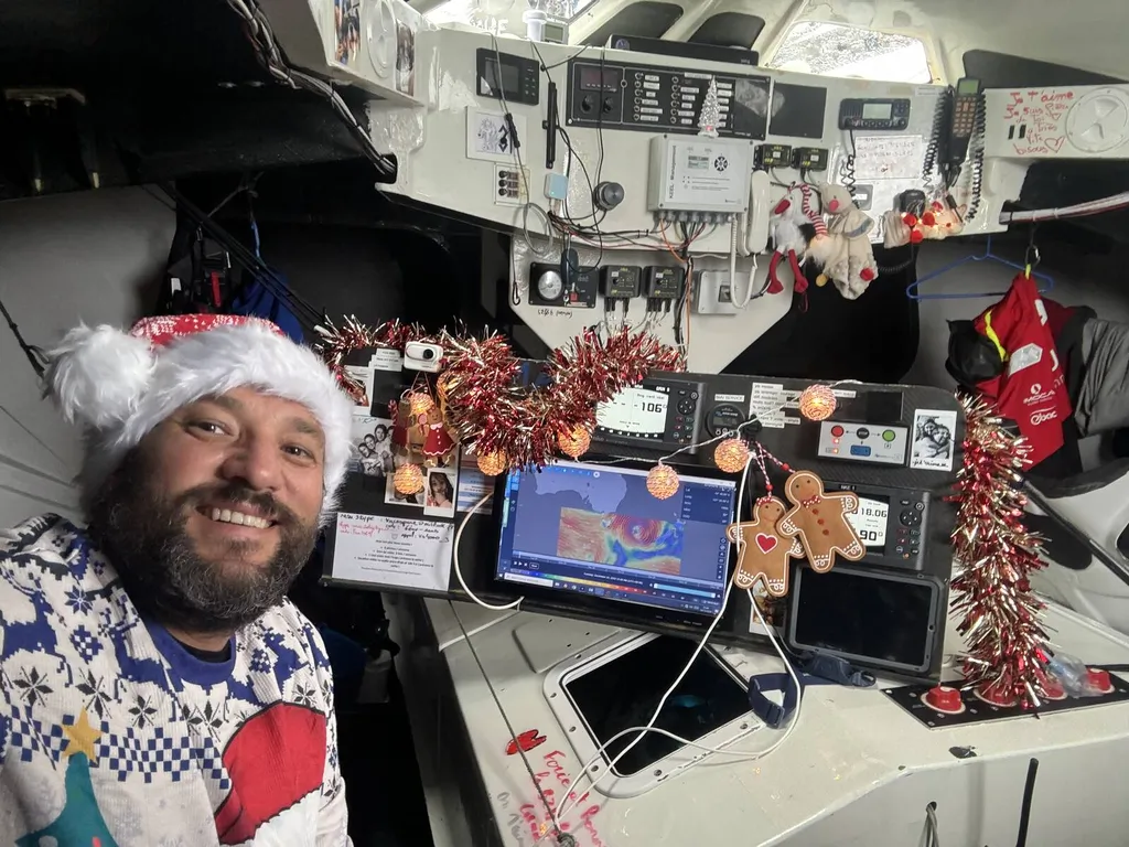 CARRERA, 24 DE DICIEMBRE DE 2024: Foto enviada desde el barco HUMAN Immobilier durante la regata Vendée Globe el 24 de diciembre de 2024. (Foto del patrón Antoine Cornic) Navidad
