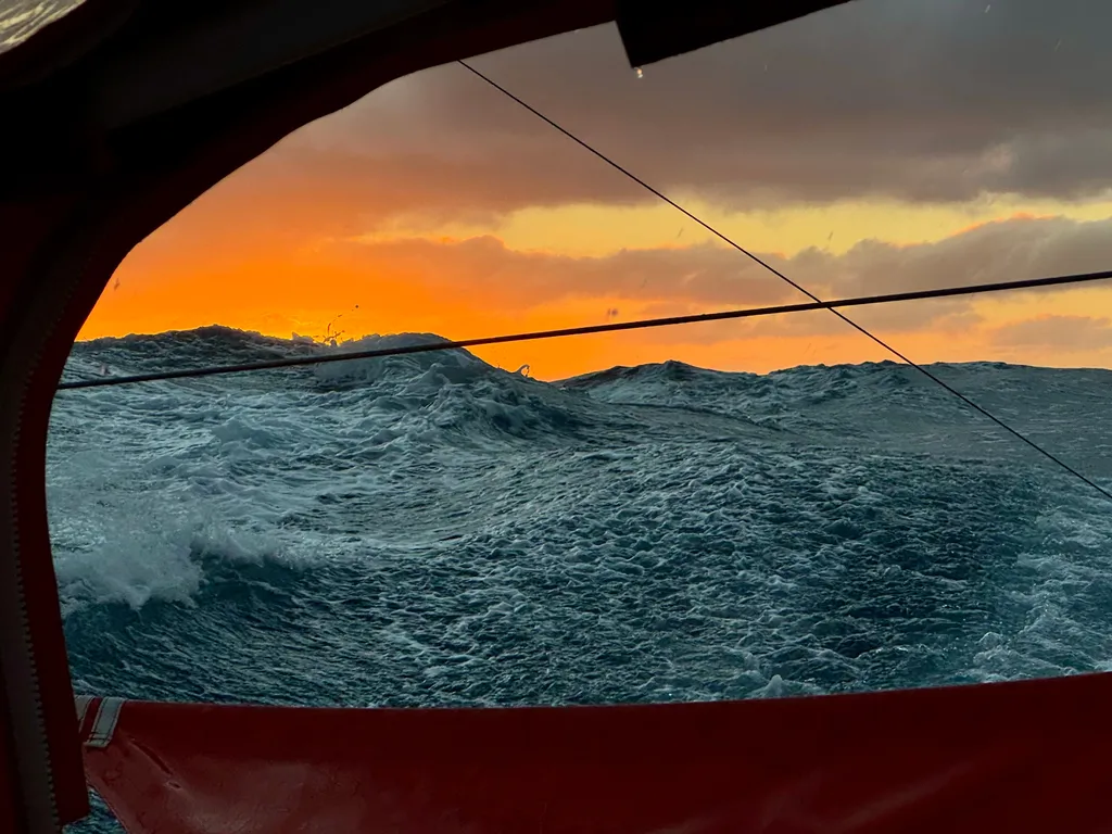 COURSE, 20 JANVIER 2025 : Photo envoyée depuis le bateau Initiatives-Coeur lors de la course à la voile du Vendée Globe le 20 janvier 2025. (Photo du skipper Sam Davies)