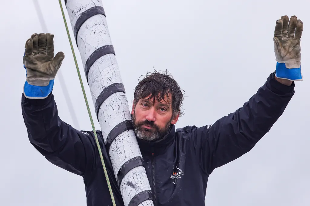 LES SABLES D'OLONNE, FRANCE - 09 FEVRIER 2025 : Le skipper de Fives Group - Lantana Environnement Louis Duc (FRA) est photographié dans le chenal après avoir pris la 26ème place du Vendée Globe, le 09 février 2025 aux Sables d'Olonne, France - (Photo by Jean-Marie Liot / Alea)