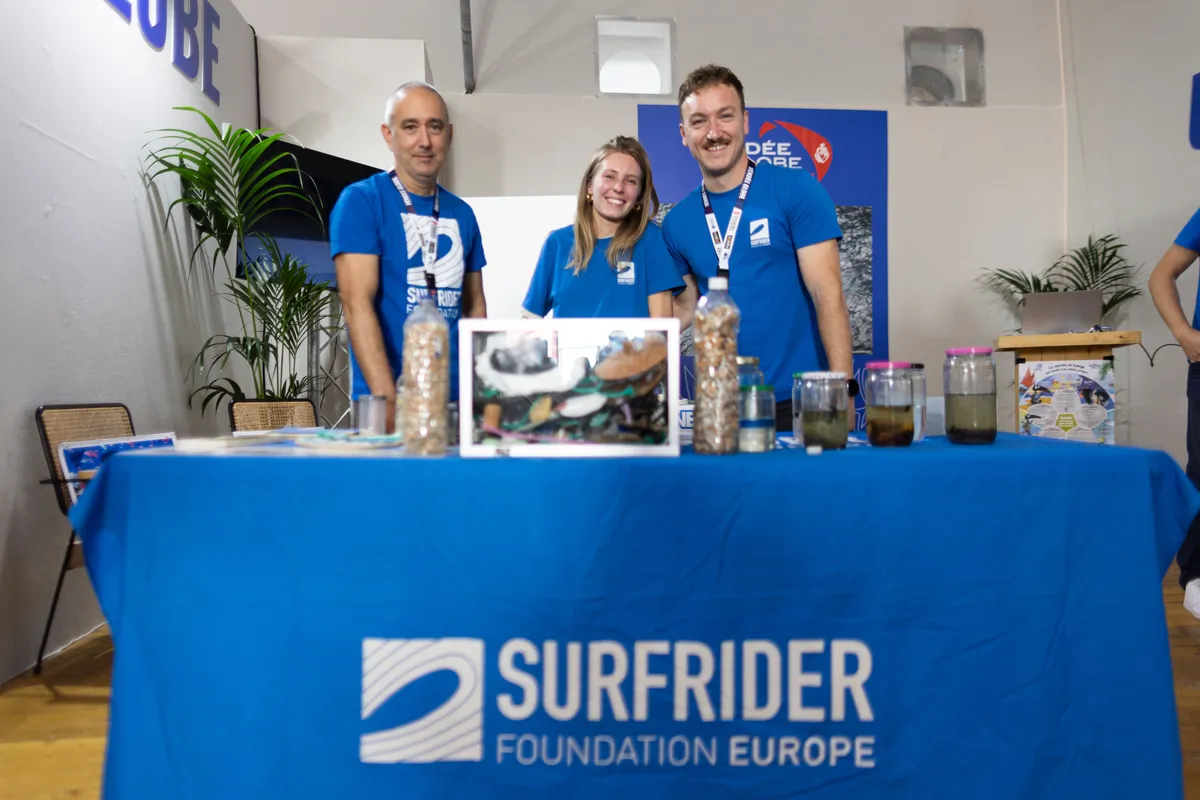 LES SABLES D'OLONNE, FRANCE - 3 NOVEMBRE 2024 : L'association Surfrider est photographiée sur le stand de la Maison des Océans lors du pré-départ du Vendée Globe, le 3 novembre 2024 aux Sables d'Olonne, France. (Photo par Lloyd images / Alea)