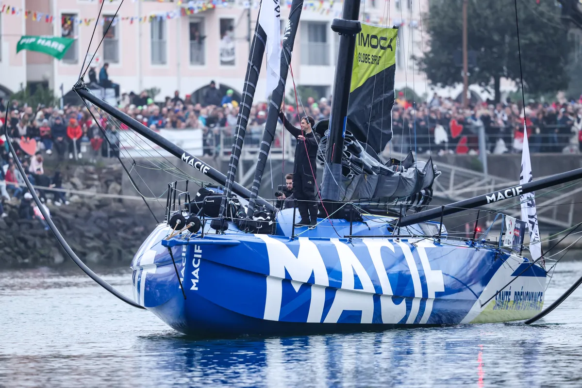 LES SABLES D'OLONNE, FRANCE - 10 NOVEMBRE 2024 : Les 40 concurrents IMOCA sont photographiés avant la ligne de départ de la 10ème édition du Vendée Globe, le 10 novembre 2024 aux Sables d'Olonne, France. (Photo par Lloyd Images / Alea)