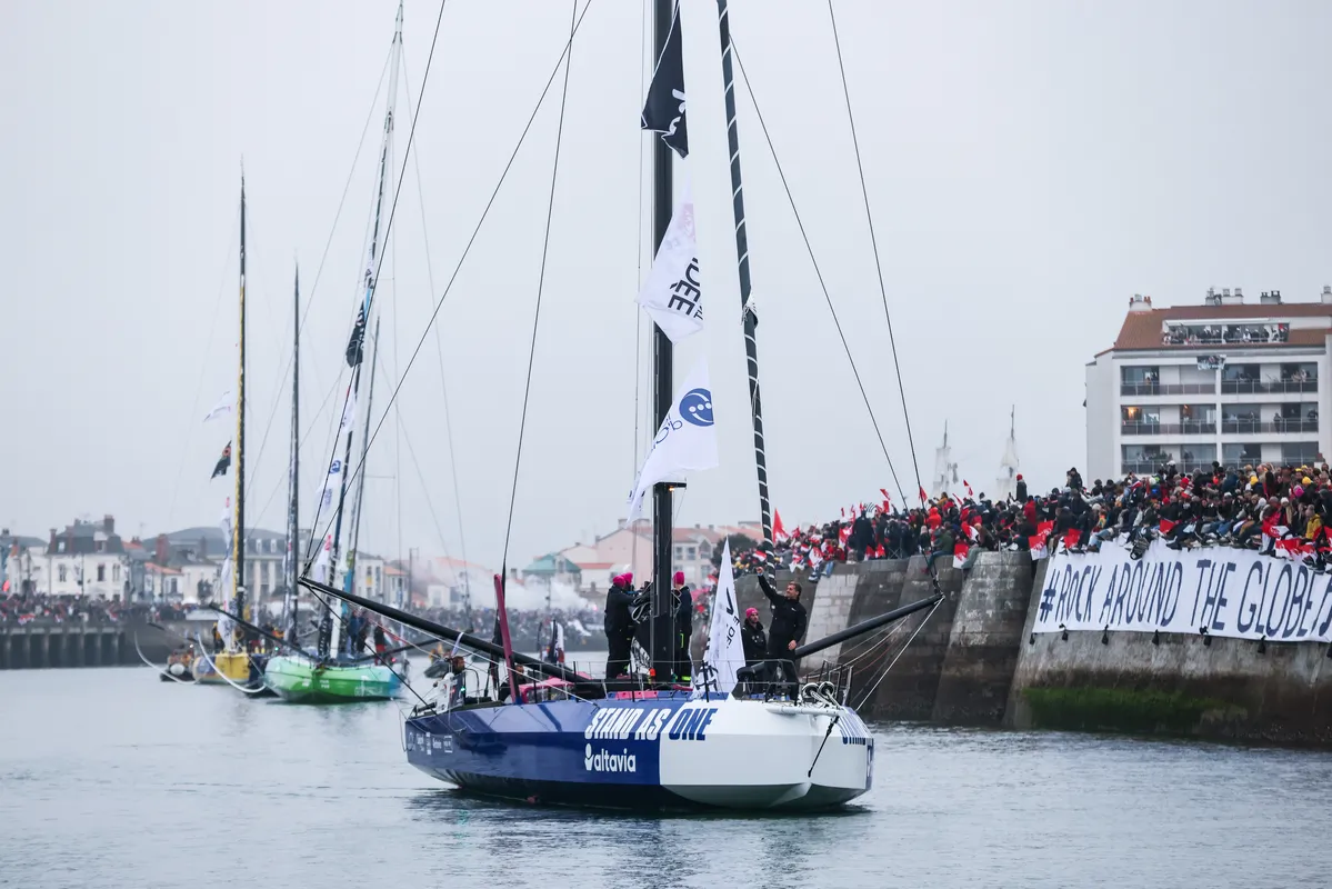 LES SABLES D'OLONNE, FRANCE - 10 NOVEMBRE 2024 : Les 40 concurrents IMOCA sont photographiés avant la ligne de départ de la 10ème édition du Vendée Globe, le 10 novembre 2024 aux Sables d'Olonne, France. (Photo par Lloyd Images / Alea)