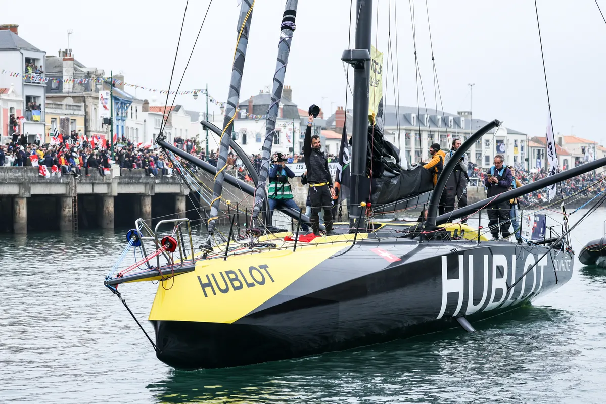 LES SABLES D'OLONNE, FRANCE - 10 NOVEMBRE 2024 : Les 40 concurrents IMOCA sont photographiés avant la ligne de départ de la 10ème édition du Vendée Globe, le 10 novembre 2024 aux Sables d'Olonne, France. (Photo par Lloyd Images / Alea)