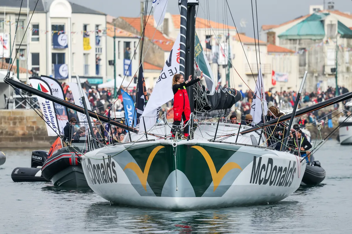LES SABLES D'OLONNE, FRANCE - 10 NOVEMBRE 2024 : Les 40 concurrents IMOCA sont photographiés avant la ligne de départ de la 10ème édition du Vendée Globe, le 10 novembre 2024 aux Sables d'Olonne, France. (Photo par Lloyd Images / Alea)