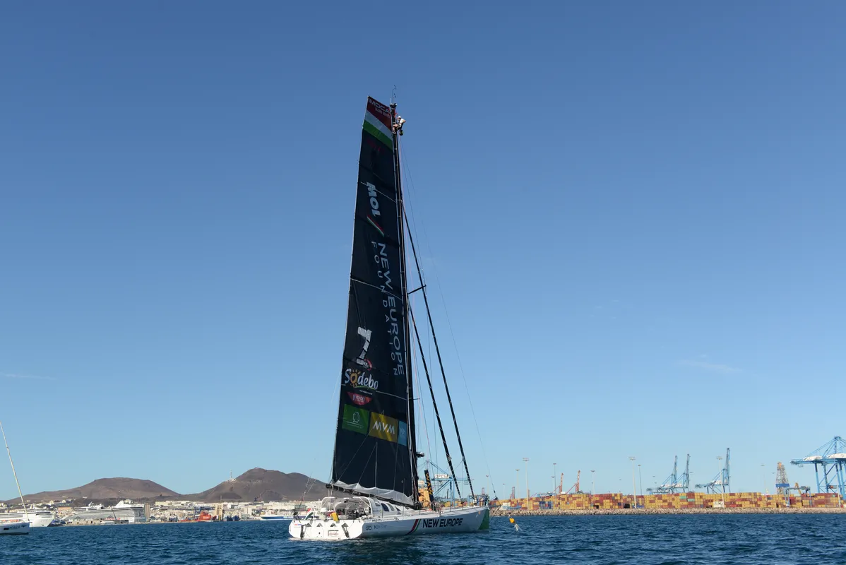 COURSE, 18 NOVEMBRE 2024 : Photo envoyée depuis le bateau New Europe arrêté pour réparer la grande voile, à Las Palmas, Gran Canaria, lors de la course à la voile du Vendée Globe, le 18 novembre 2024. (Photo par Team New Europe)