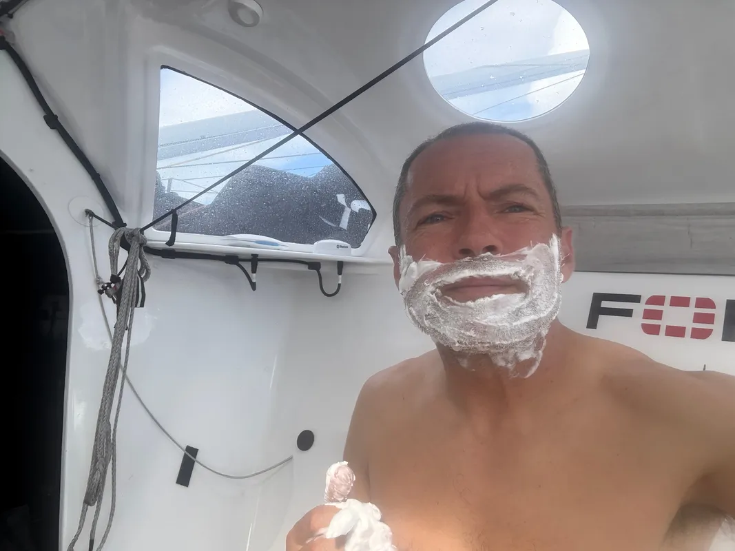 COURSE, 18 NOVEMBRE 2024 : Photo envoyée depuis le bateau Fortinet - Best Western lors de la course à la voile du Vendée Globe le 18 novembre 2024. (Photo du skipper Romain Attanasio)