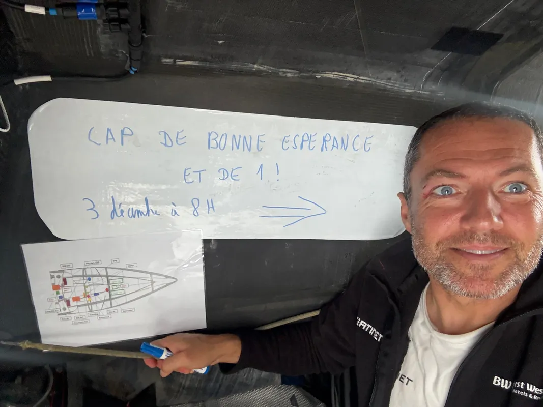 COURSE, 03 DÉCEMBRE 2024 : Photo envoyée depuis le bateau Fortinet - Best Western lors de la course à la voile du Vendée Globe le 03 décembre 2024. (Photo du skipper Romain Attanasio) Cap de Bonne Espérance