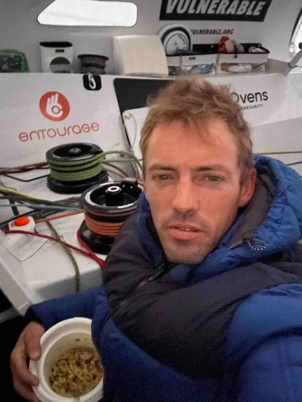 COURSE, 12 DÉCEMBRE 2024 : Photo envoyée depuis le bateau VULNERABLE skipper Thomas Ruyant (FRA) lors de la course à la voile du Vendée Globe le 12 décembre 2024. (Photo du skipper Thomas Ruyant)