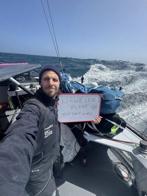 COURSE, 12 DÉCEMBRE 2024 : Photo envoyée depuis le bateau Lazare lors de la course à la voile du Vendée Globe le 12 décembre 2024. (Photo du skipper Tanguy Le Turquais)