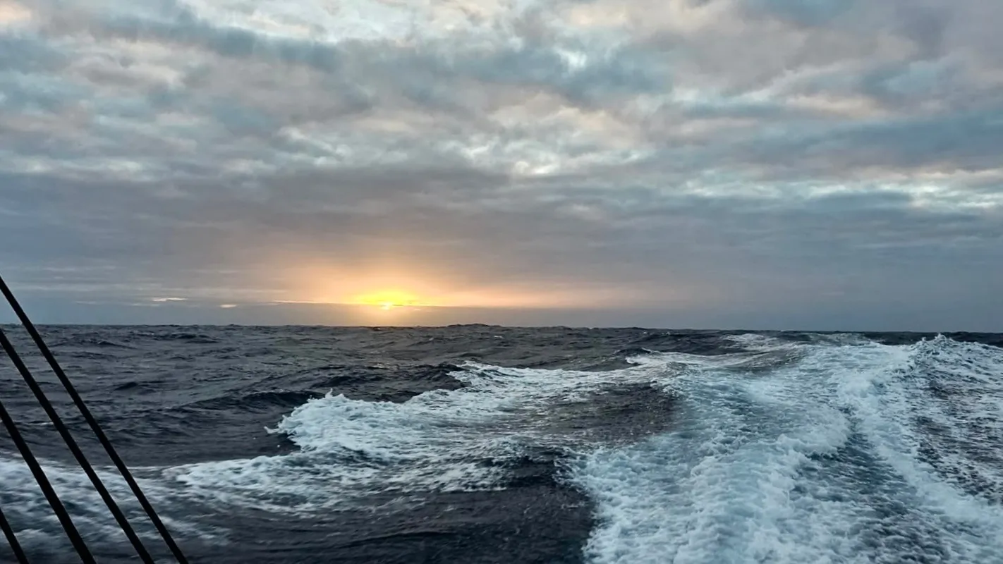 COURSE, 12 DÉCEMBRE 2024 : Photo envoyée depuis le bateau Tout Commence en Finistère - Armor Lux lors de la course à la voile du Vendée Globe le 12 décembre 2024. (Photo du skipper Jean Le Cam)