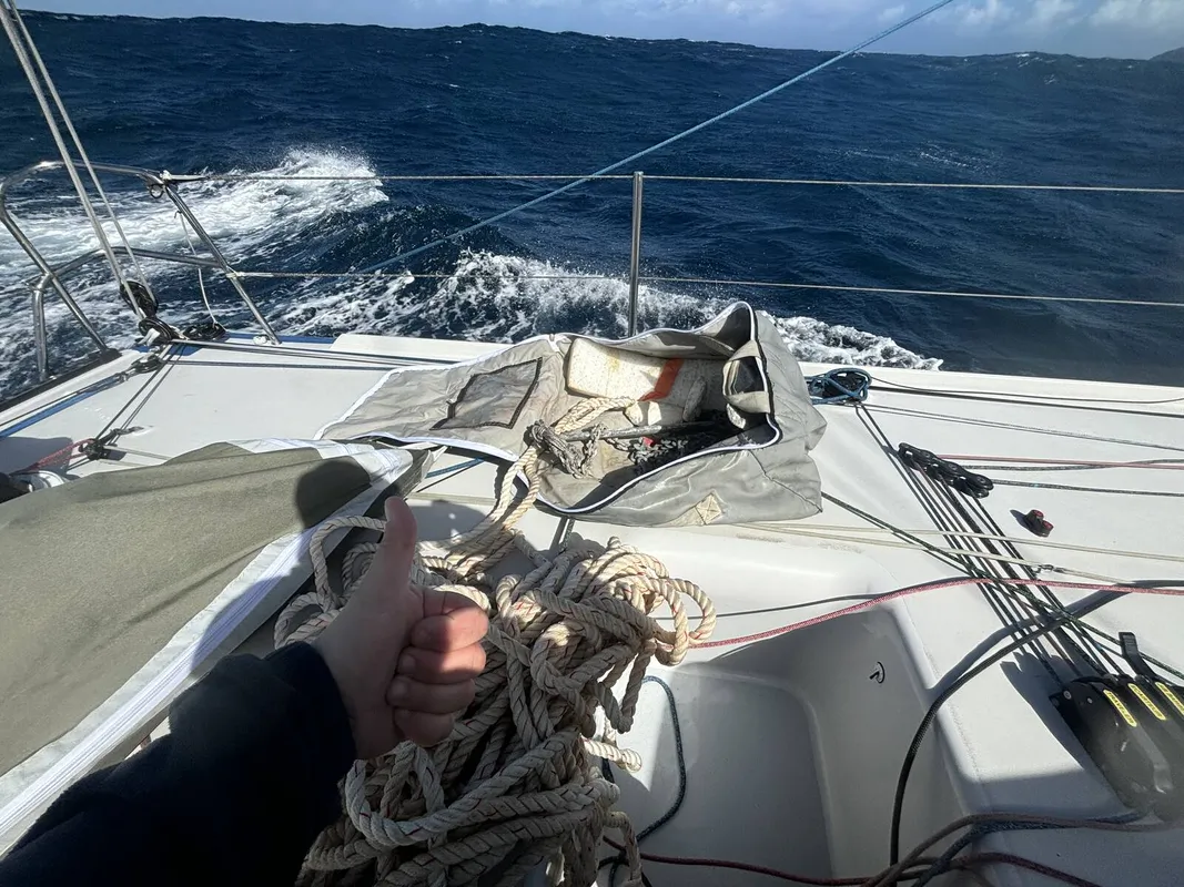 COURSE, 16 DÉCEMBRE 2024 : Photo envoyée depuis le bateau HUMAN Immobilier lors de la course à la voile du Vendée Globe le 16 décembre 2024. (Photo du skipper Antoine Cornic)