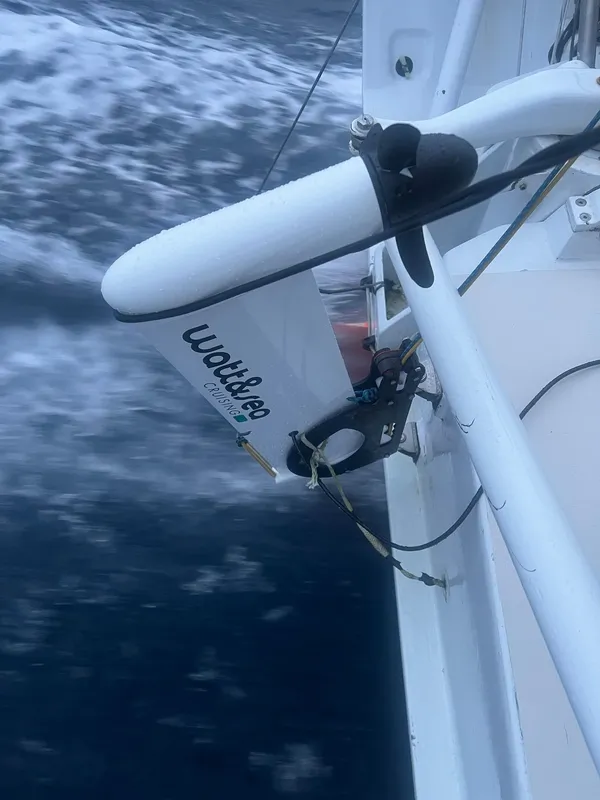 LE 17 DÉCEMBRE 2024 : Photo envoyée depuis le bateau FOUSSIER lors de la course à la voile du Vendée Globe le 17 décembre 2024. (Photo du skipper Sébastien Marsset) Hydrogénérateur