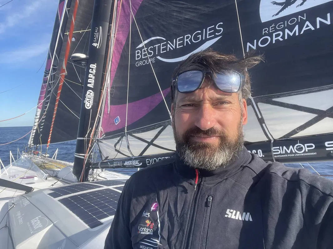 COURSE, 22 DÉCEMBRE 2024 : Photo envoyée depuis le bateau Fives Group - Lantana Environnement lors de la course à la voile du Vendée Globe le 22 décembre 2024. (Photo du skipper Louis Duc)