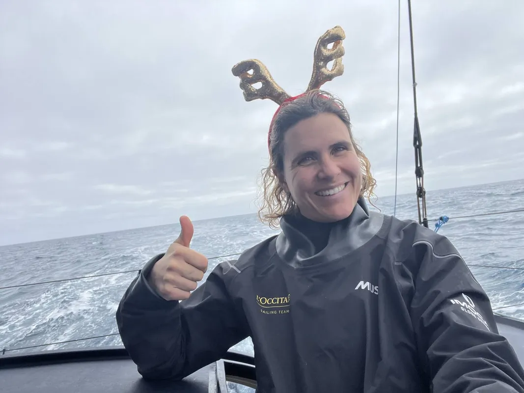 COURSE, 23 DÉCEMBRE 2024 : Photo envoyée depuis le bateau L'Occitane en Provence lors de la course à la voile du Vendée Globe le 23 décembre 2024. (Photo de la skipper Clarisse Crémer) Noël