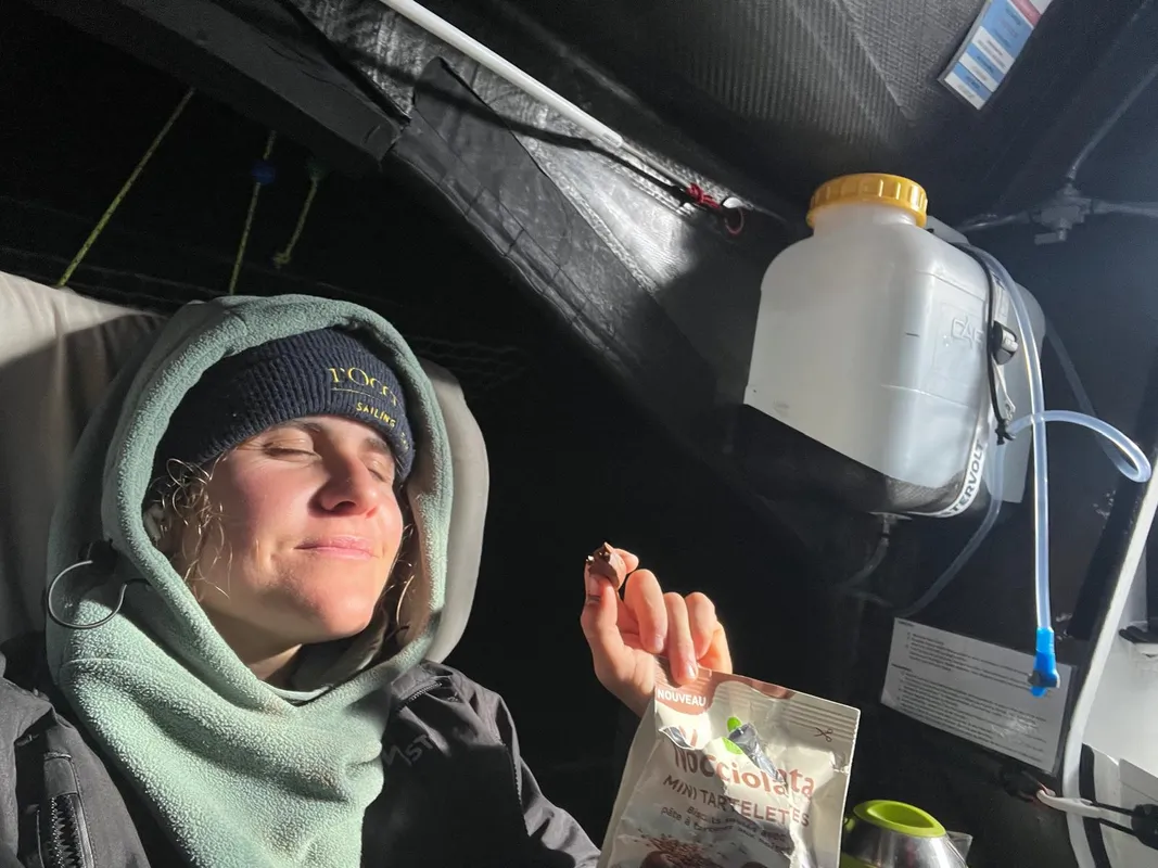 COURSE, 26 DÉCEMBRE 2024 : Photo envoyée depuis le bateau L'Occitane en Provence lors de la course à la voile du Vendée Globe le 26 décembre 2024. (Photo de la skipper Clarisse Crémer) alimentation