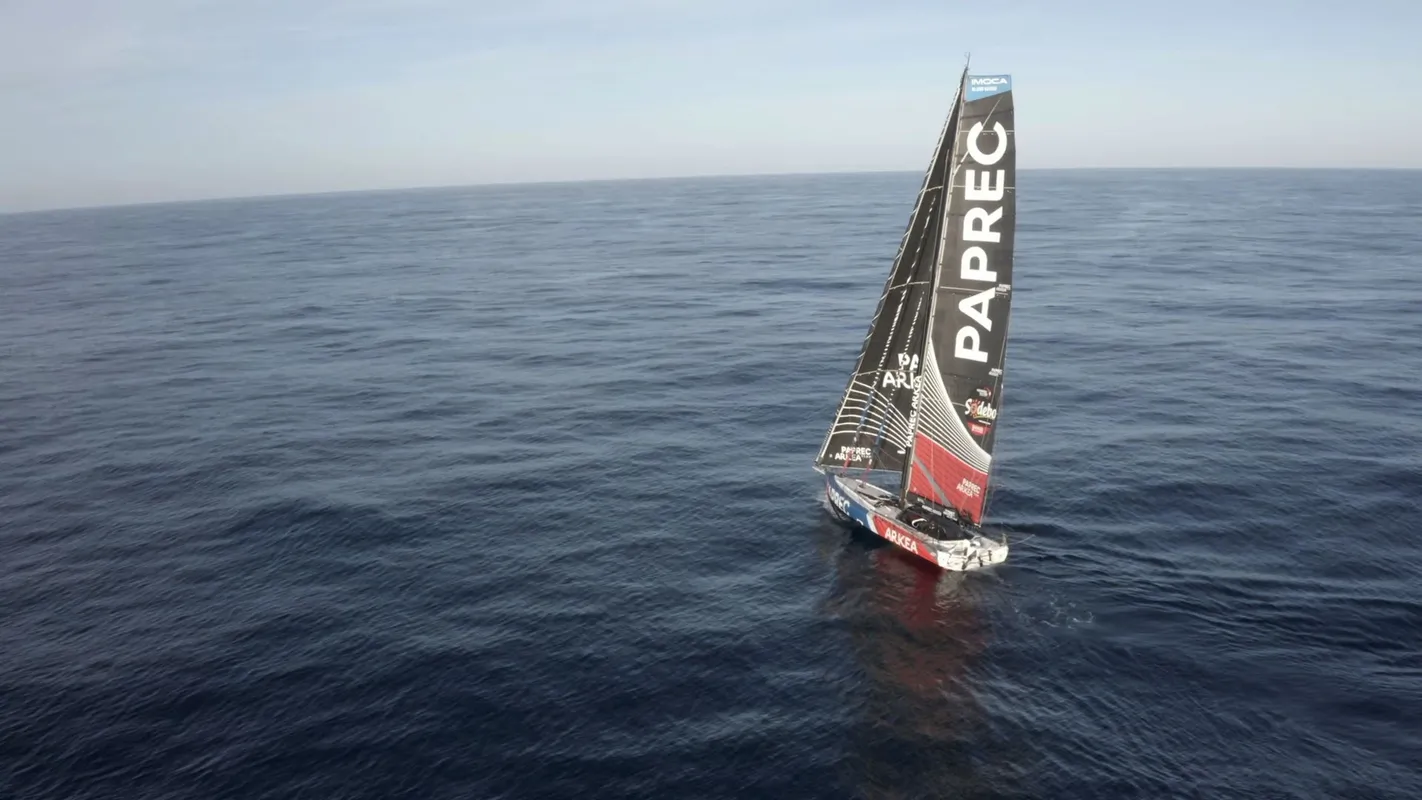 COURSE, 26 DÉCEMBRE 2024 : Photo prise par drone et envoyée depuis le bateau PAPREC ARKÉA lors de la course à la voile du Vendée Globe le 26 décembre 2024. (Photo du skipper Yoann Richomme)