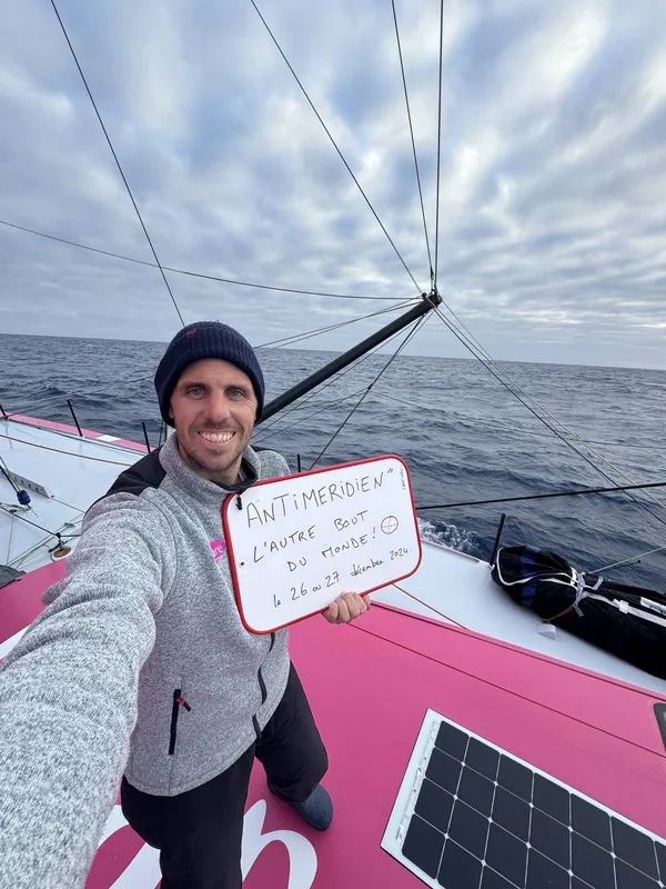LE 27 DÉCEMBRE 2024 : Photo envoyée depuis le bateau Lazare lors de la course à la voile du Vendée Globe le 27 décembre 2024. (Photo du skipper Tanguy Le Turquais)
