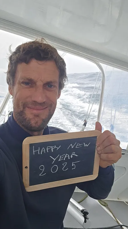 LE 31 DÉCEMBRE 2024 : Photo envoyée depuis le bateau Biotherm lors de la course à la voile du Vendée Globe le 31 décembre 2024. (Photo du skipper Paul Meilhat) Bonne année !