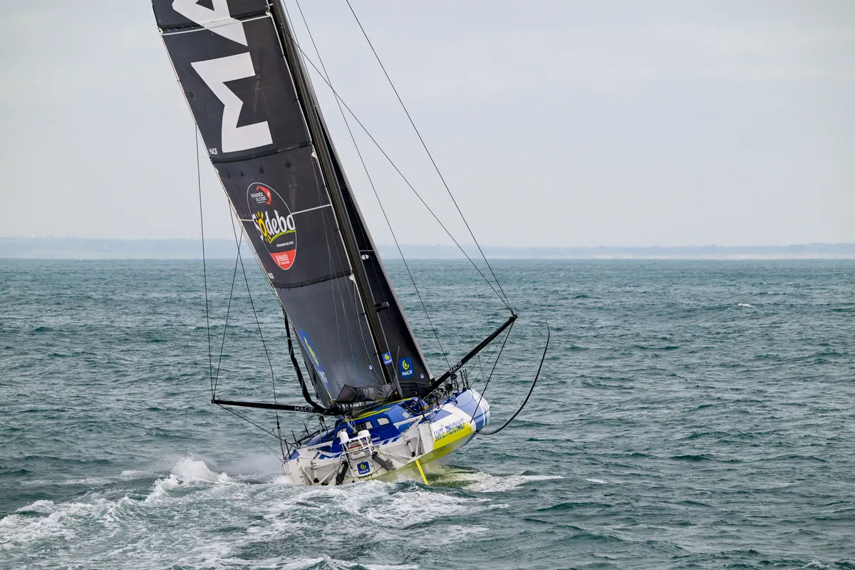 PENMARCH, FRANCE - 13 JANVIER 2025 : Charlie Dalin (FRA), skipper de MACIF Santé Prévoyance, est photographié lors de sa dernière course du Vendée Globe, le 13 janvier 2025 au large de Penmarc'h, France - (Photo by Olivier Blanchet / Alea)