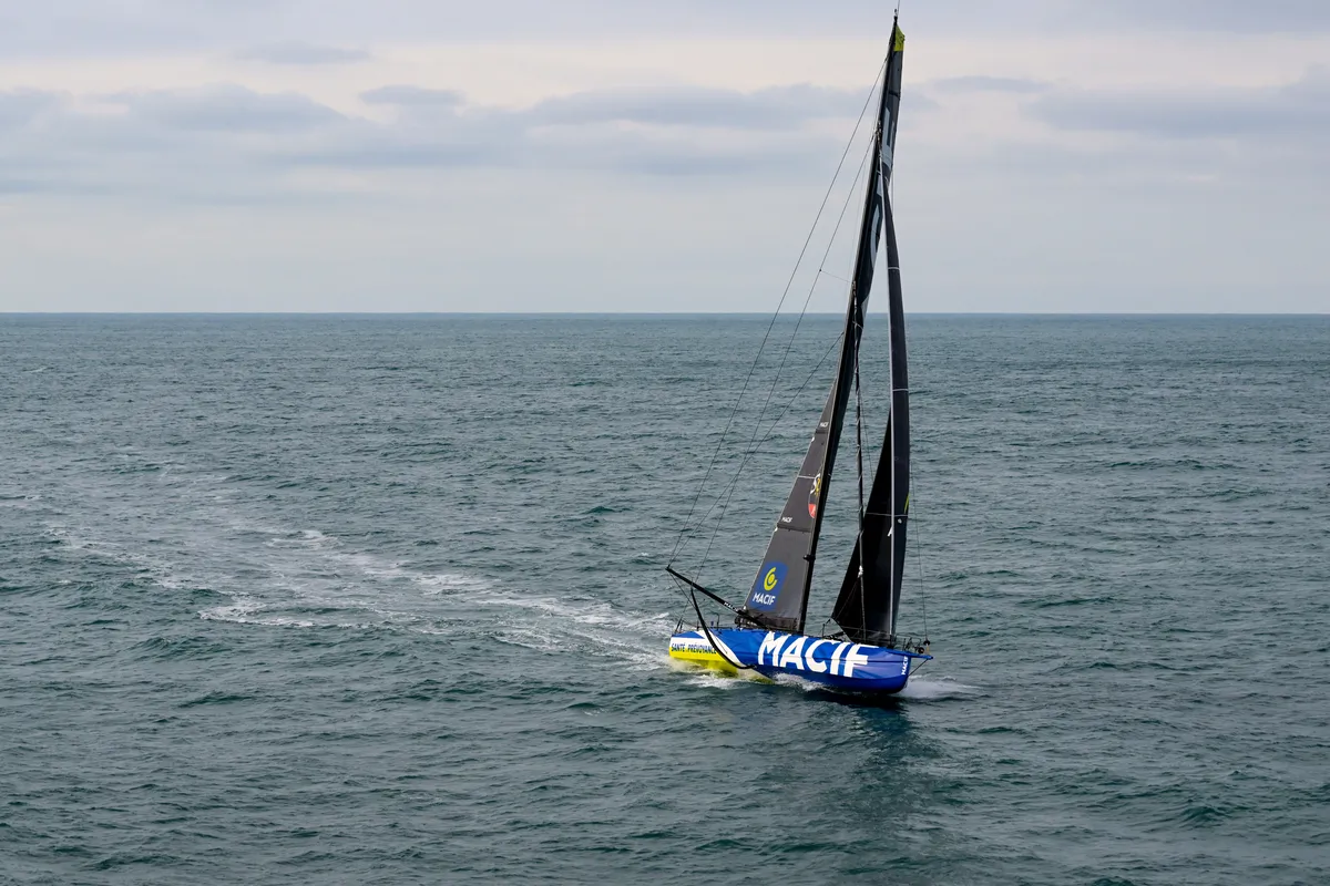 PENMARCH, FRANCE - 13 JANVIER 2025 : Charlie Dalin (FRA), skipper de MACIF Santé Prévoyance, est photographié lors de sa dernière course du Vendée Globe, le 13 janvier 2025 au large de Penmarc'h, France - (Photo by Olivier Blanchet / Alea)