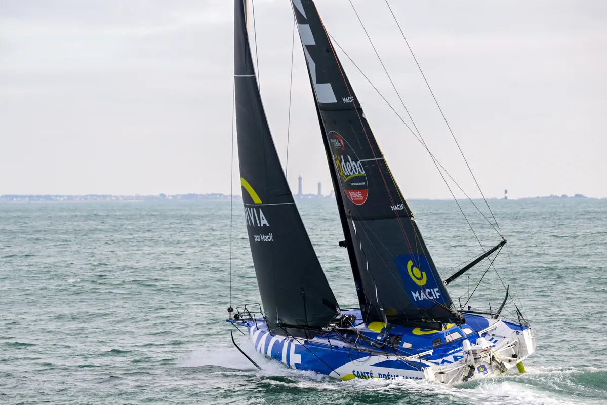 PENMARCH, FRANCE - 13 JANVIER 2025 : Charlie Dalin (FRA), skipper de MACIF Santé Prévoyance, est photographié lors de sa dernière course du Vendée Globe, le 13 janvier 2025 au large de Penmarc'h, France - (Photo by Olivier Blanchet / Alea)