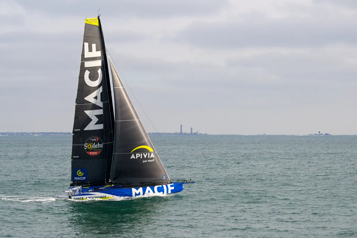 PENMARCH, FRANCE - 13 JANVIER 2025 : Charlie Dalin (FRA), skipper de MACIF Santé Prévoyance, est photographié lors de sa dernière course du Vendée Globe, le 13 janvier 2025 au large de Penmarc'h, France - (Photo by Olivier Blanchet / Alea)