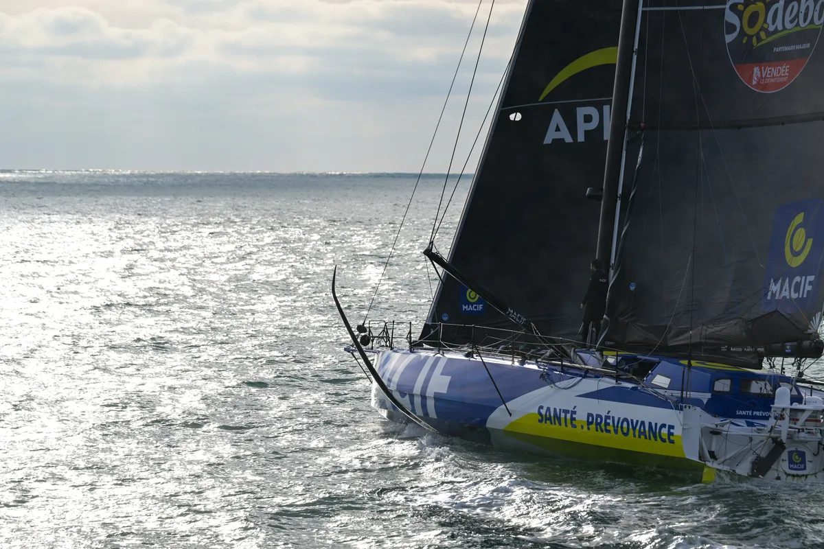 PENMARCH, FRANCE - 13 JANVIER 2025 : Charlie Dalin (FRA), skipper de MACIF Santé Prévoyance, est photographié lors de sa dernière course du Vendée Globe, le 13 janvier 2025 au large de Penmarc'h, France - (Photo by Olivier Blanchet / Alea)