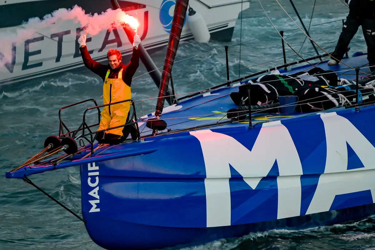 LES SABLES D'OLONNE, FRANCE - 14 JANVIER 2025 : Le skipper de MACIF Santé Prévoyance Charlie Dalin (FRA) est photographié après avoir remporté le Vendée Globe 2024, le 14 janvier 2025 aux Sables d'Olonne, France. (Photo par Olivier Blanchet / Alea)