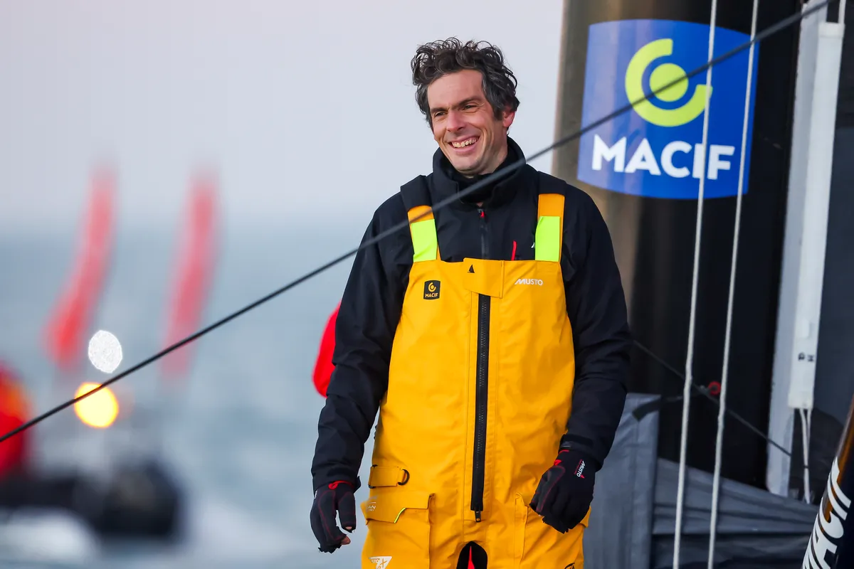 LES SABLES D'OLONNE, FRANCE - 14 JANVIER 2025 : Le skipper de MACIF Santé Prévoyance Charlie Dalin (FRA) est photographié après avoir remporté le Vendée Globe 2024, le 14 janvier 2025 aux Sables d'Olonne, France. (Photo par Lloyd Images / Alea)