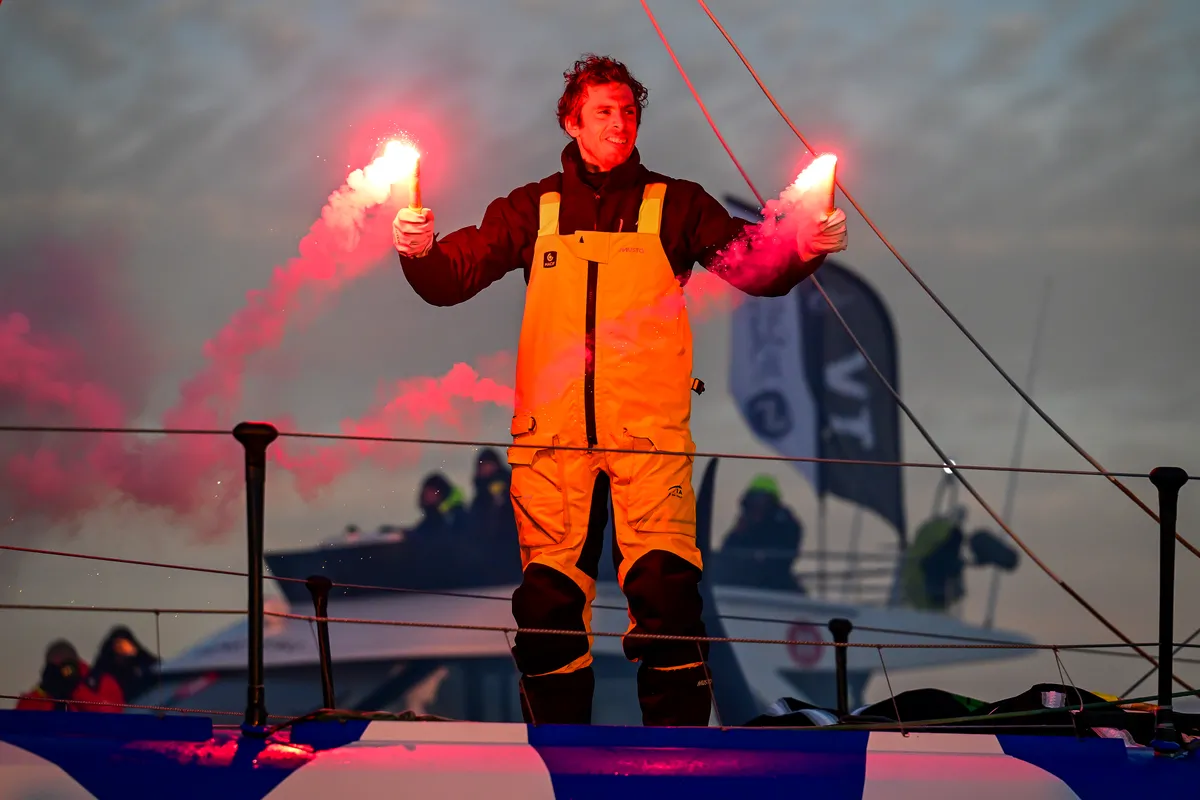 LES SABLES D'OLONNE, FRANCE - 14 JANVIER 2025 : Charlie Dalin (FRA), skipper de MACIF Santé Prévoyance, est photographié après avoir remporté le Vendée Globe 2024, le 14 janvier 2025 aux Sables d'Olonne, France. (Photo par Vincent Curutchet / Alea)