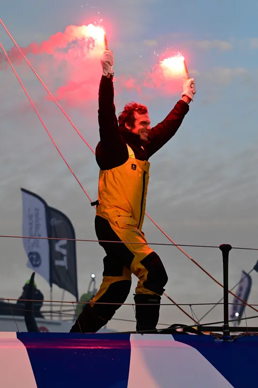 LES SABLES D'OLONNE, FRANCE - 14 JANVIER 2025 : Charlie Dalin (FRA), skipper de MACIF Santé Prévoyance, est photographié après avoir remporté le Vendée Globe 2024, le 14 janvier 2025 aux Sables d'Olonne, France. (Photo par Vincent Curutchet / Alea)