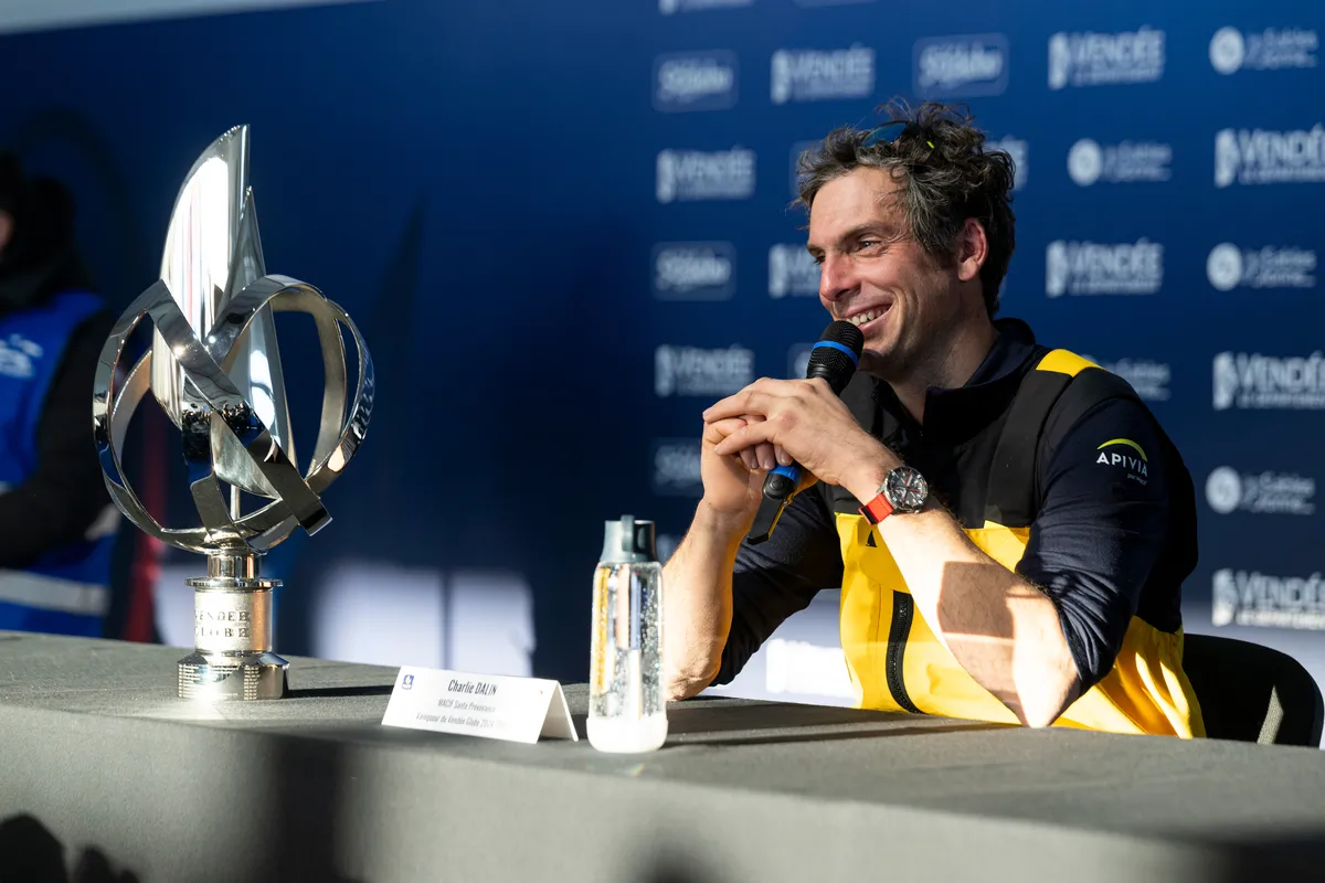 LES SABLES D'OLONNE, FRANCE - 14 JANVIER 2025 : Charlie Dalin (FRA), skipper de MACIF Santé Prévoyance, est photographié lors de sa conférence de presse après avoir remporté le Vendée Globe, le 14 janvier 2025 aux Sables d'Olonne, France - (Photo by Olivier Blanchet / Alea)
