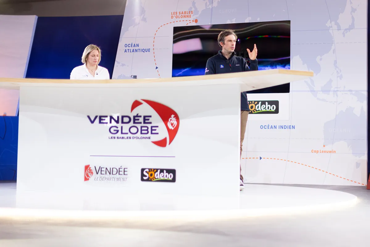 LES SABLES D'OLONNE, FRANCE - 15 JANVIER 2025 : Charlie Dalin (FRA), skipper de MACIF Santé Prévoyance, est photographié lors de l'émission Vendée Live après avoir remporté le Vendée Globe, le 15 janvier 2025 aux Sables d'Olonne, France - (Photo by Mark Lloyd / Alea)