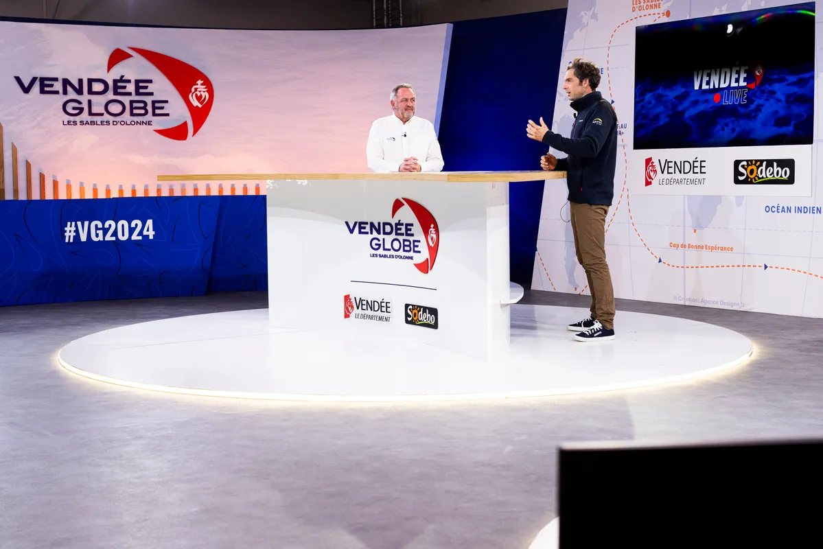 LES SABLES D'OLONNE, FRANCE - 15 JANVIER 2025 : Charlie Dalin (FRA), skipper de MACIF Santé Prévoyance, est photographié lors de l'émission Vendée Live après avoir remporté le Vendée Globe, le 15 janvier 2025 aux Sables d'Olonne, France - (Photo by Mark Lloyd / Alea)