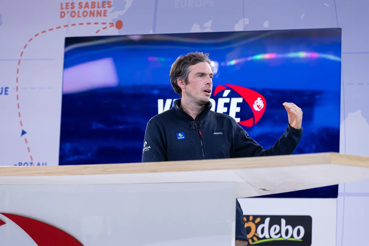 LES SABLES D'OLONNE, FRANCE - 15 JANVIER 2025 : Charlie Dalin (FRA), skipper de MACIF Santé Prévoyance, est photographié lors de l'émission Vendée Live après avoir remporté le Vendée Globe, le 15 janvier 2025 aux Sables d'Olonne, France - (Photo by Mark Lloyd / Alea)